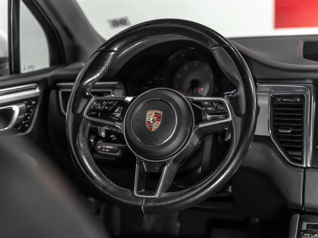 2015 Porsche Macan S|PREMIUM PKG|NAVI|REARCAM|PANO|COOLED SEATS Photo