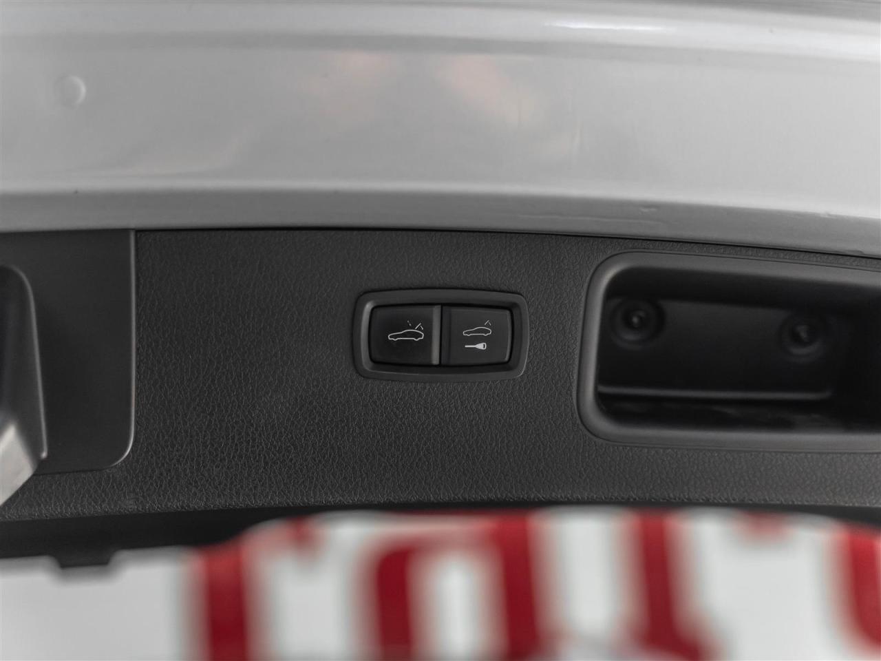 2015 Porsche Macan $327 BI WEEKLY $2000 DOWN|S|PREMIUM PKG|NAVI|REARCAM|PANO|COOLED SEATS Photo