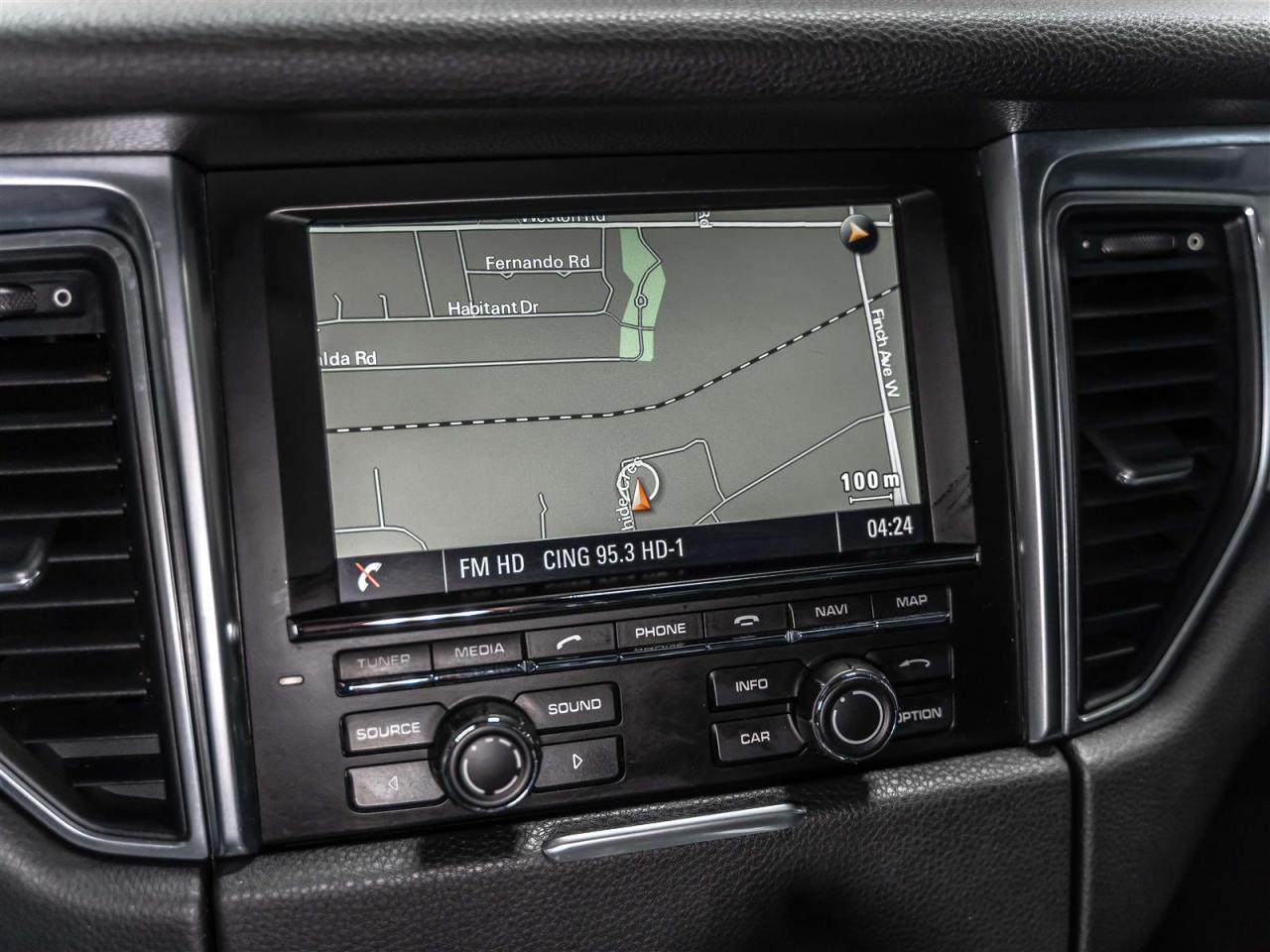 2015 Porsche Macan S|PREMIUM PKG|NAVI|REARCAM|PANO|COOLED SEATS Photo