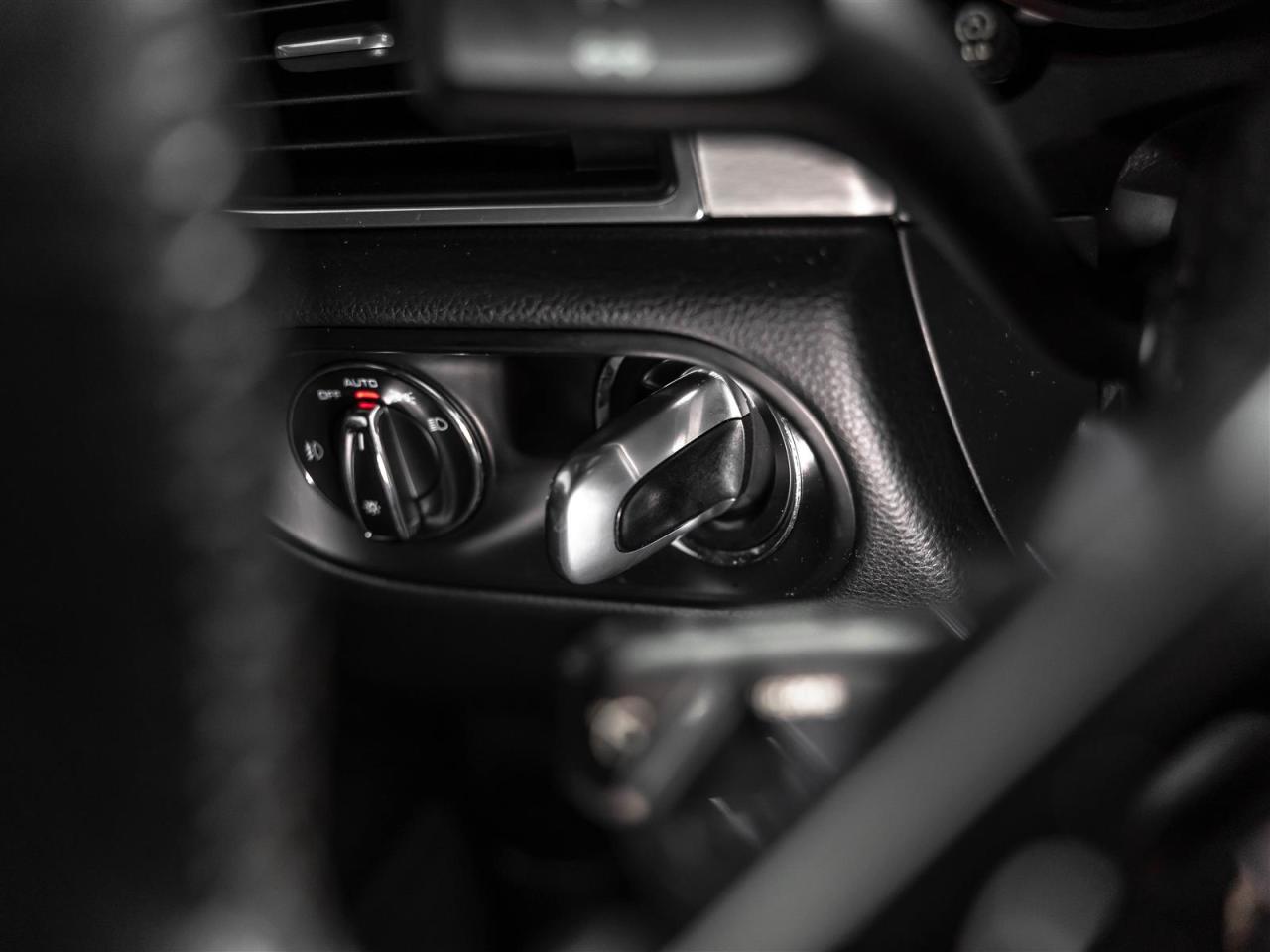 2015 Porsche Macan S|PREMIUM PKG|NAVI|REARCAM|PANO|COOLED SEATS Photo