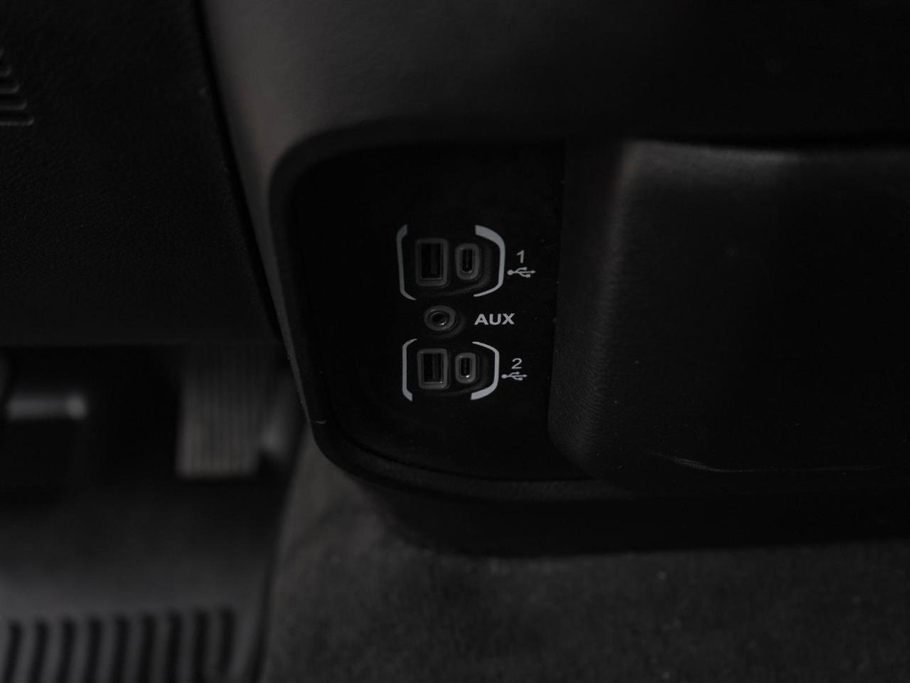 2019 RAM 1500 BIG HORN | V8 4x4 | NEW TIRES AND BRAKES | TOW PKG Photo