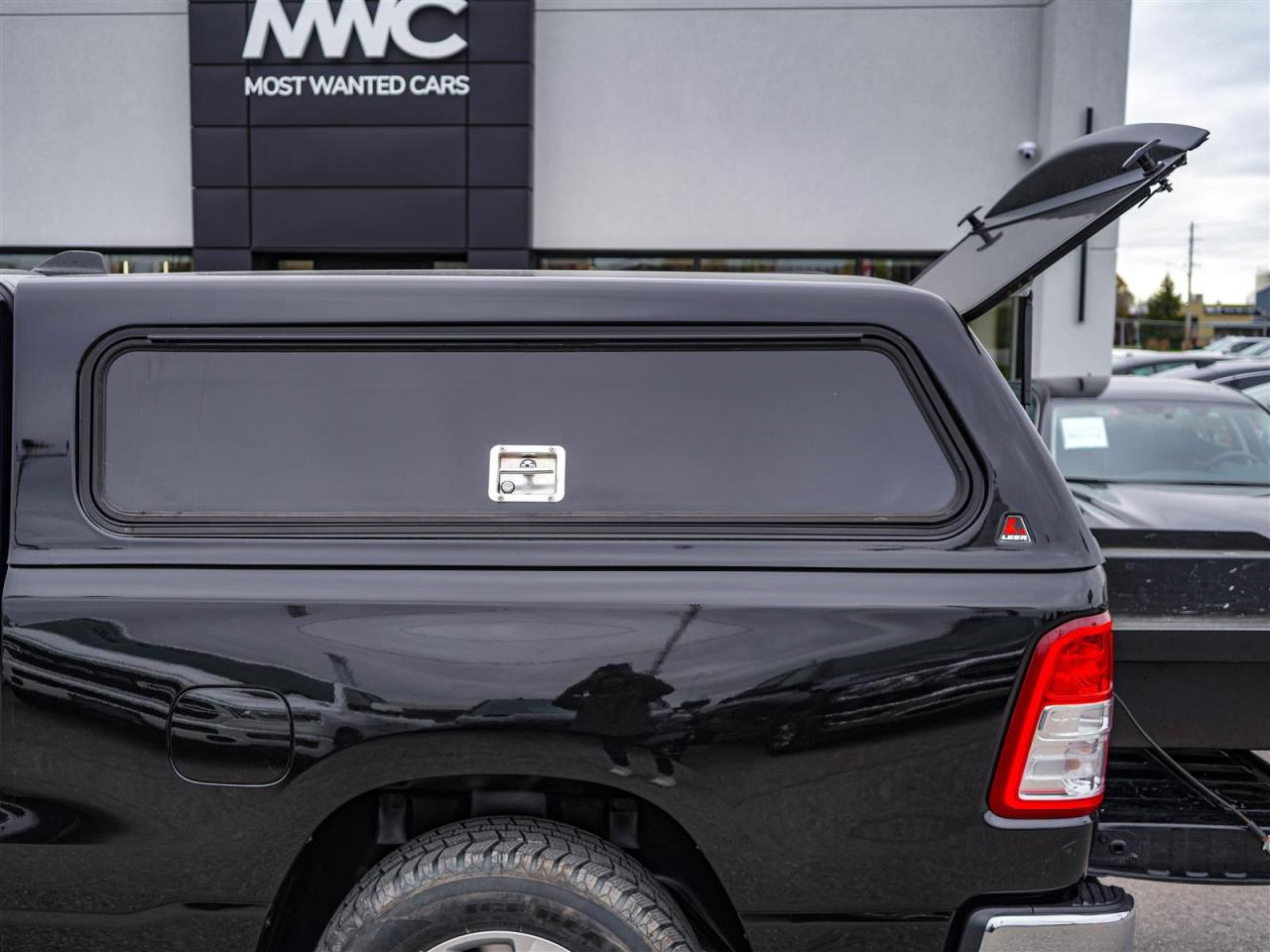 2019 RAM 1500 BIG HORN | V8 4x4 | NEW TIRES AND BRAKES | TOW PKG Photo