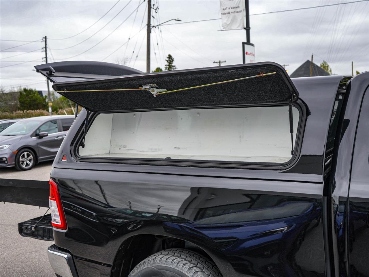 2019 RAM 1500 BIG HORN | V8 4x4 | NEW TIRES AND BRAKES | TOW PKG Photo