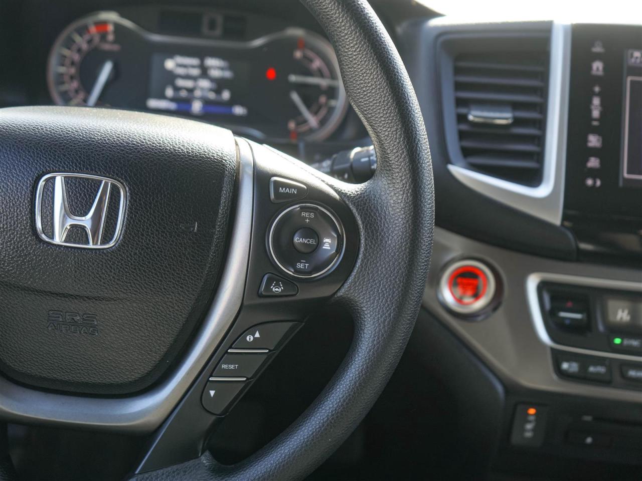 2018 Honda Pilot LX AWD | 8 PASS | NO ACCIDENTS | REMOTE START Photo