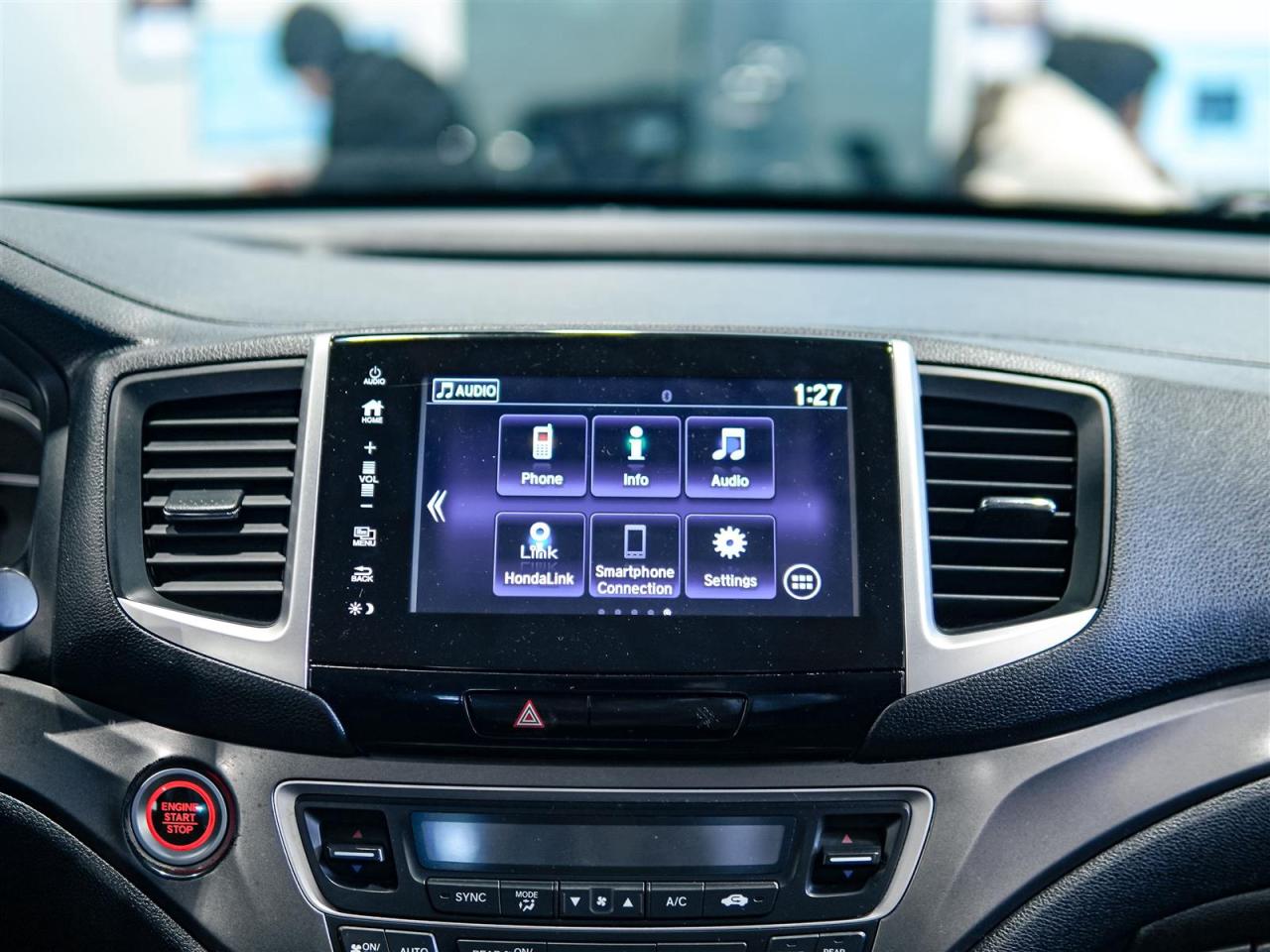 2018 Honda Pilot LX AWD | 8 PASS | NO ACCIDENTS | REMOTE START Photo