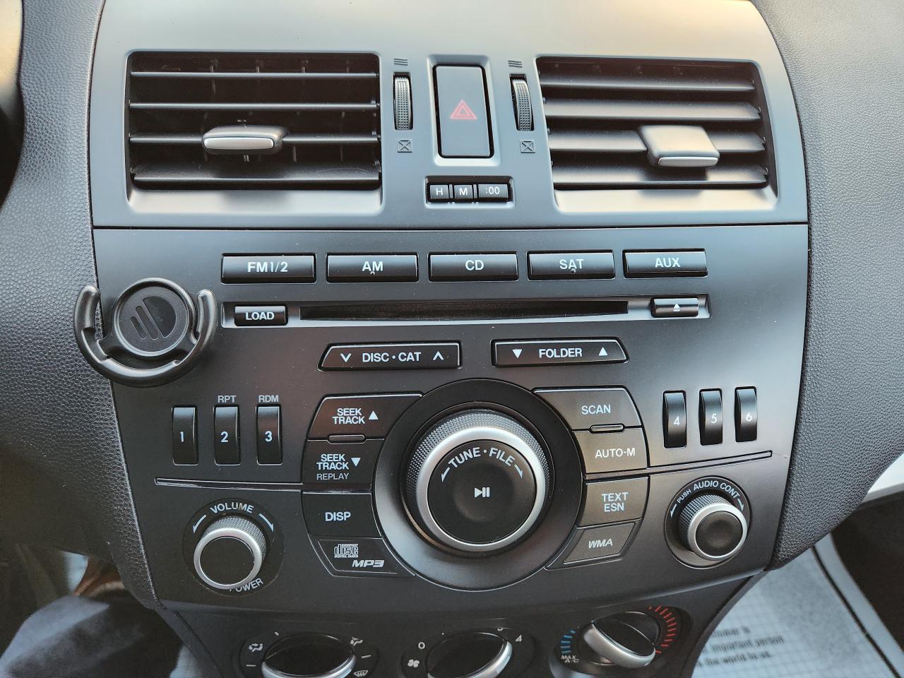 2013 Mazda MAZDA3 I Sport Photo