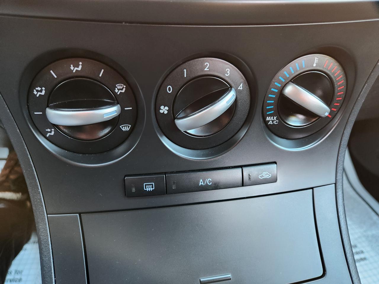 2013 Mazda MAZDA3 I Sport Photo