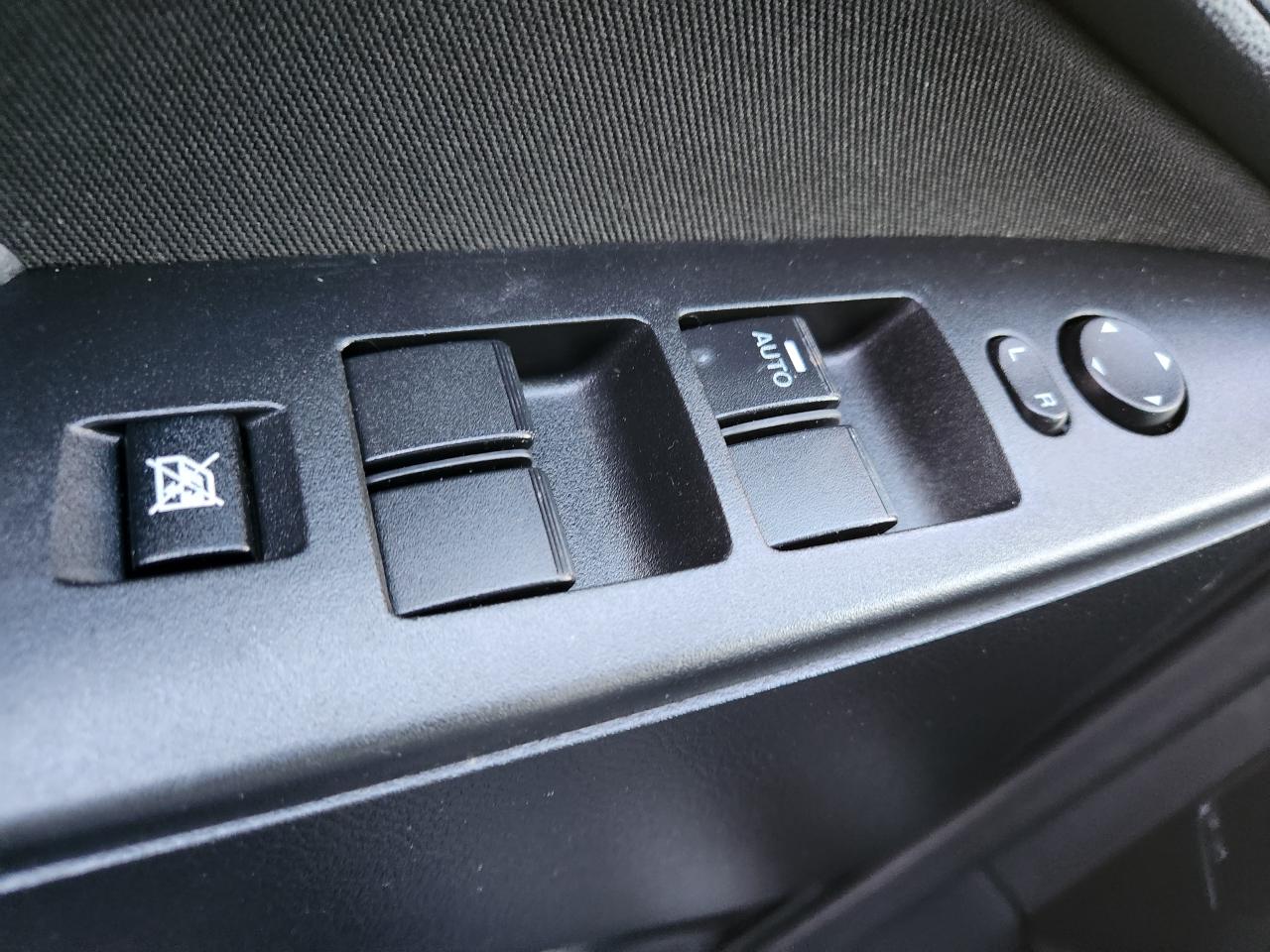 2013 Mazda MAZDA3 I Sport Photo