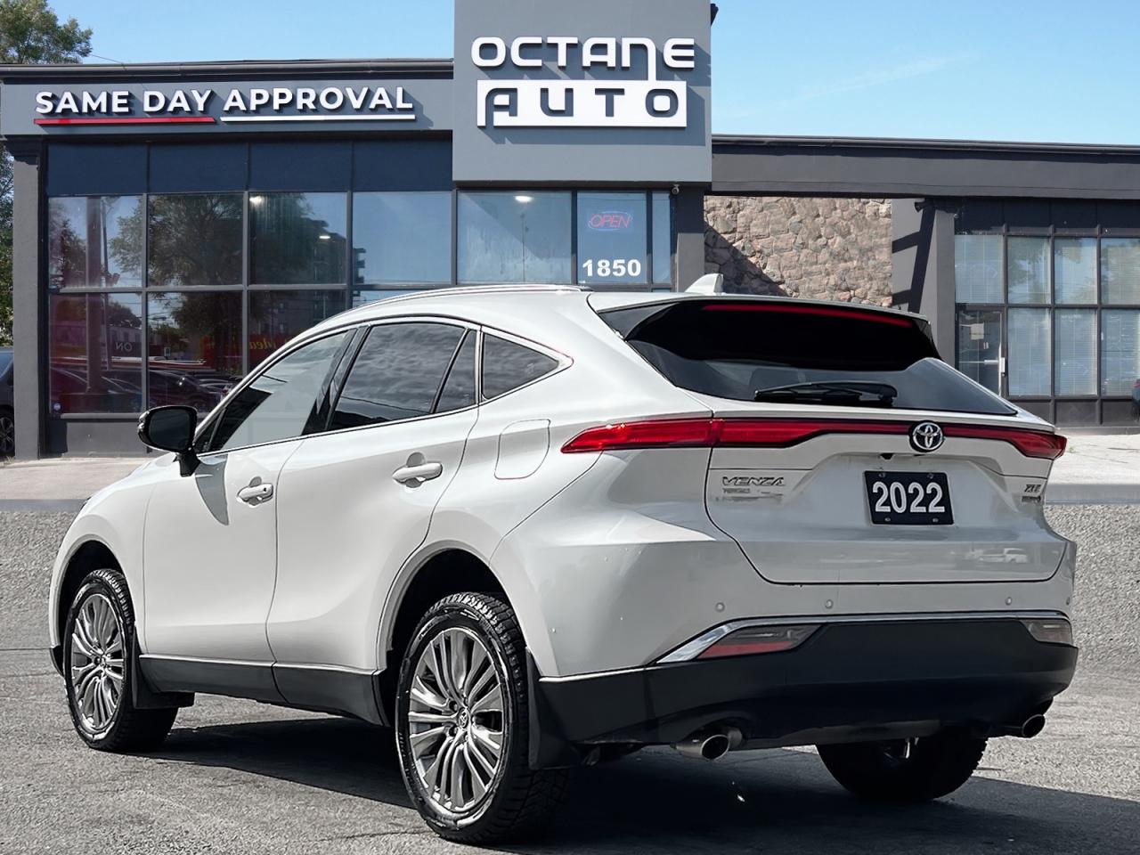 2022 Toyota Venza XLE - Photo #4