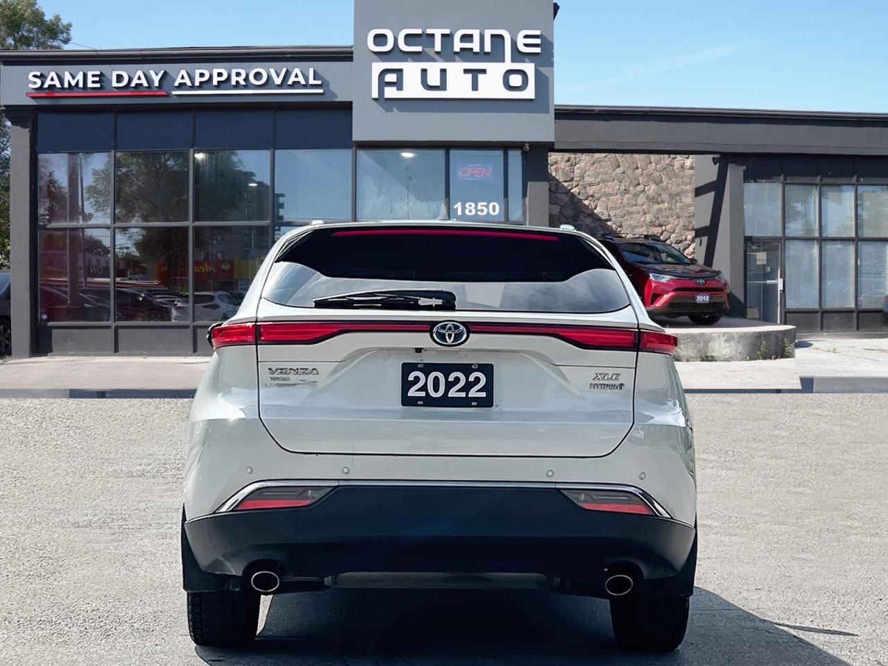 2022 Toyota Venza XLE - Photo #5