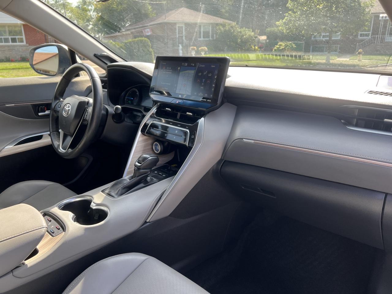 2022 Toyota Venza XLE - Photo #13