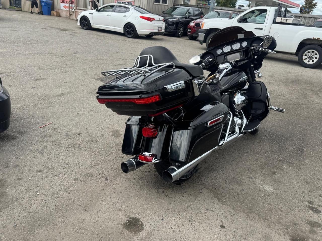 2016 Harley-Davidson Ultra Classic Electra Glide 103CI, EXHAUST, LIGHT DAMAGE, CLEAN TITLE, AS IS Photo4