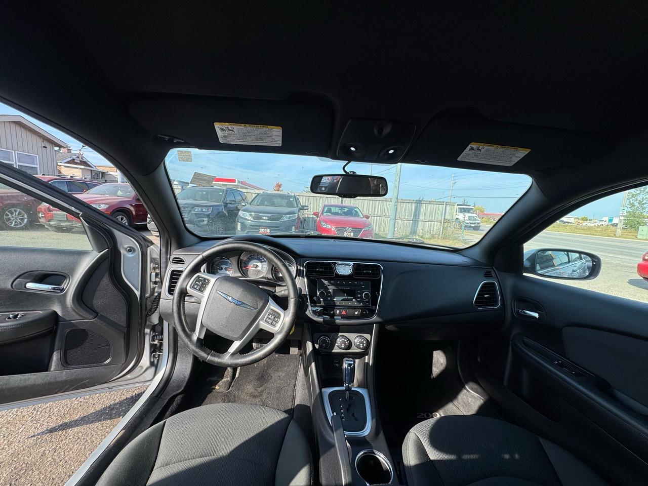 2012 Chrysler 200 TOURING, SEDAN, ONLY 65KMS, ALLOYS, CERTIFIED Photo