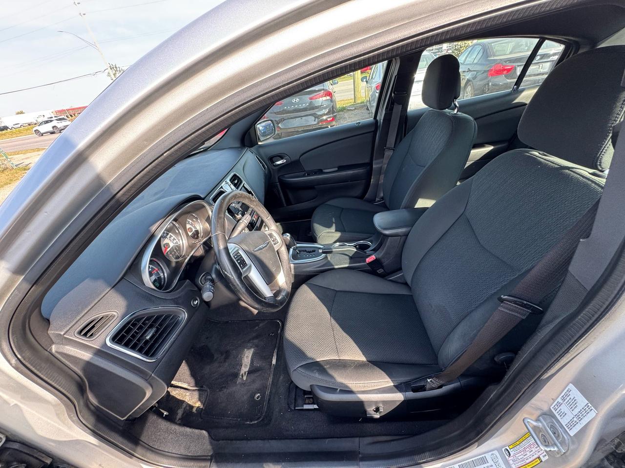 2012 Chrysler 200 TOURING, SEDAN, ONLY 65KMS, ALLOYS, CERTIFIED Photo