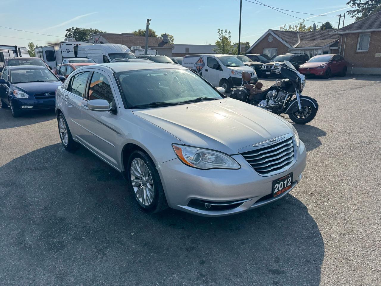 2012 Chrysler 200 TOURING, SEDAN, ONLY 65KMS, ALLOYS, CERTIFIED Photo