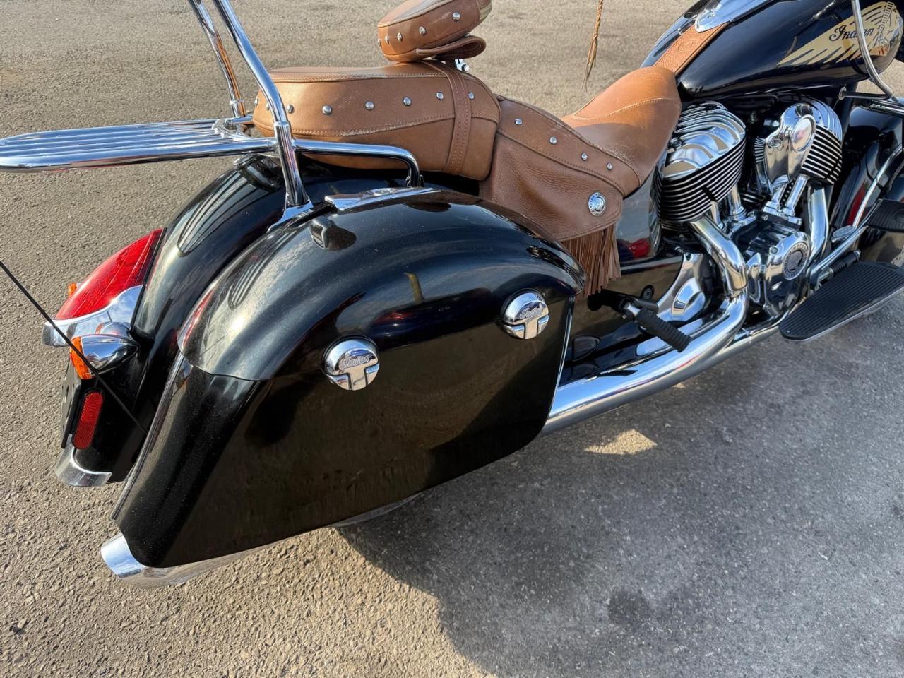 2015 Indian Chief  CHIEFTAIN, LOADED, BROWN SEATS, LIGHT DAMAGE - Photo #13