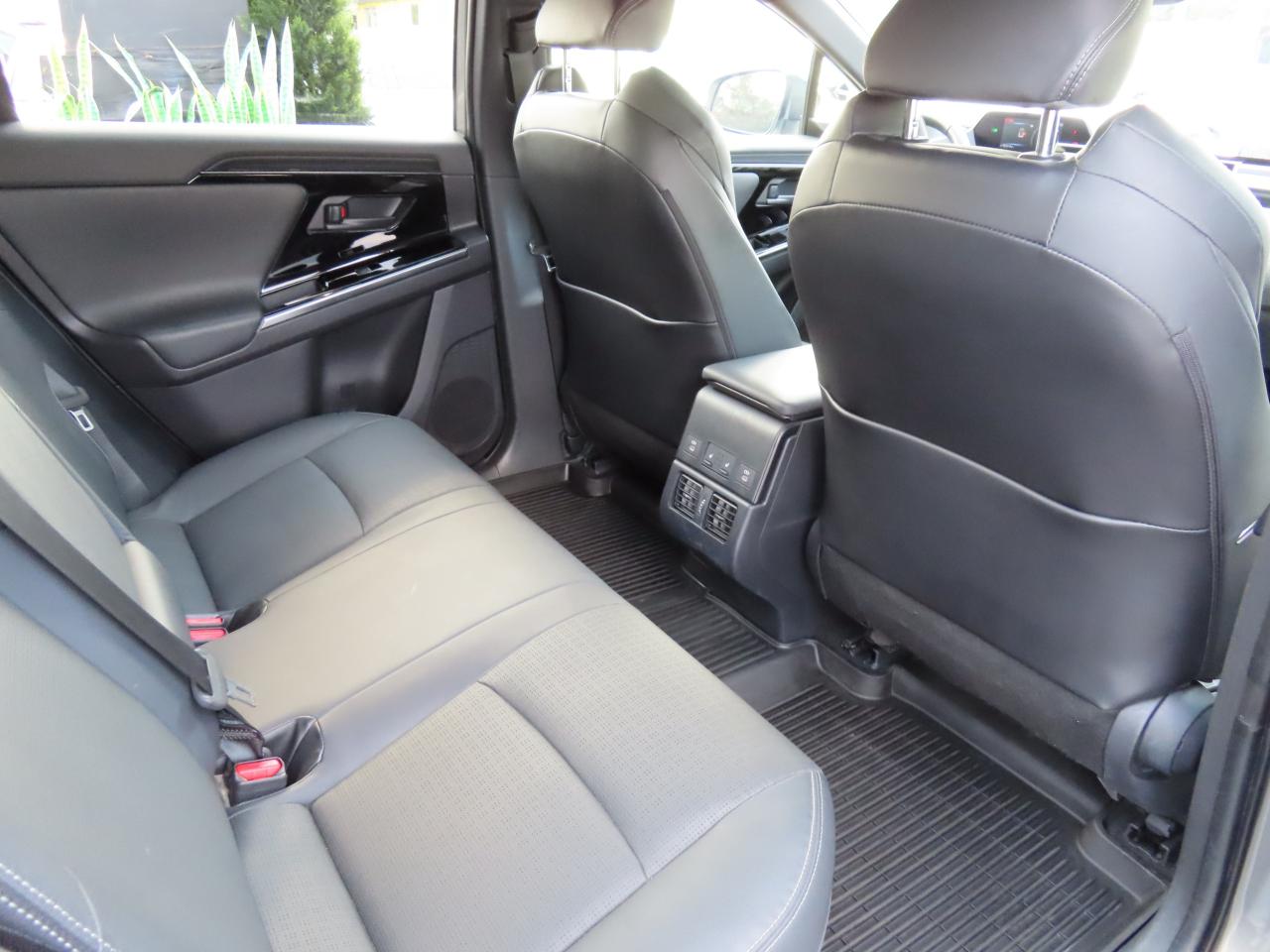 2023 Subaru Solterra Lane Assist - Blind Spot Monitor - Awd - Low Kms !! Photo