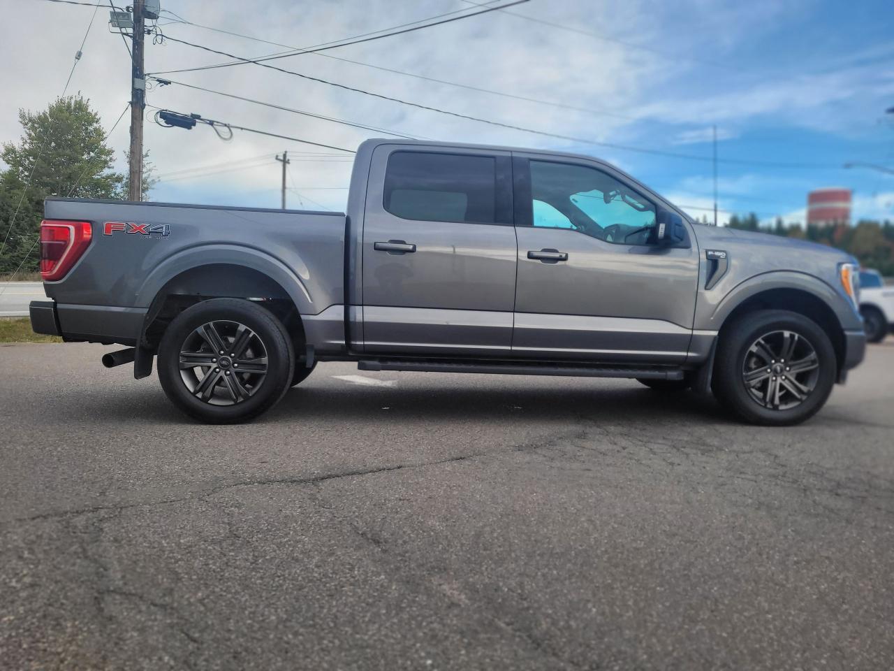 2021 Ford F-150 XLT 4X4 SUPERCREW W/ SPORT / OFF LEASE Photo5