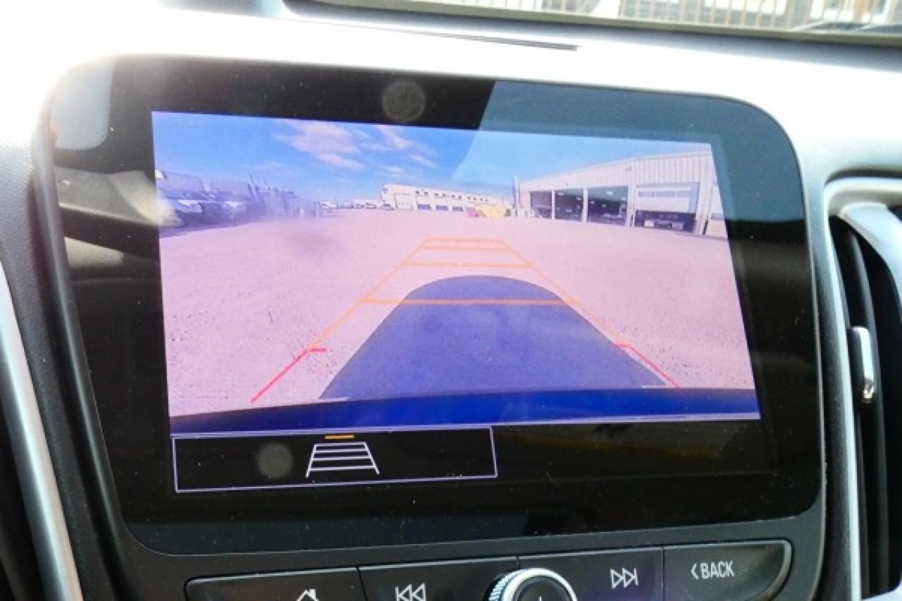 2023 Chevrolet Malibu 1LT w/Htd cloth, pano S/R, BUC - Photo #13