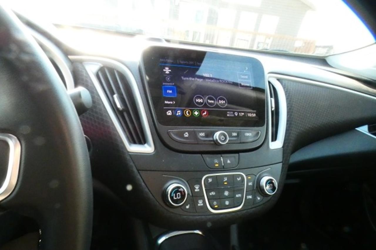 2023 Chevrolet Malibu 1LT w/Htd cloth, pano S/R, BUC - Photo #14