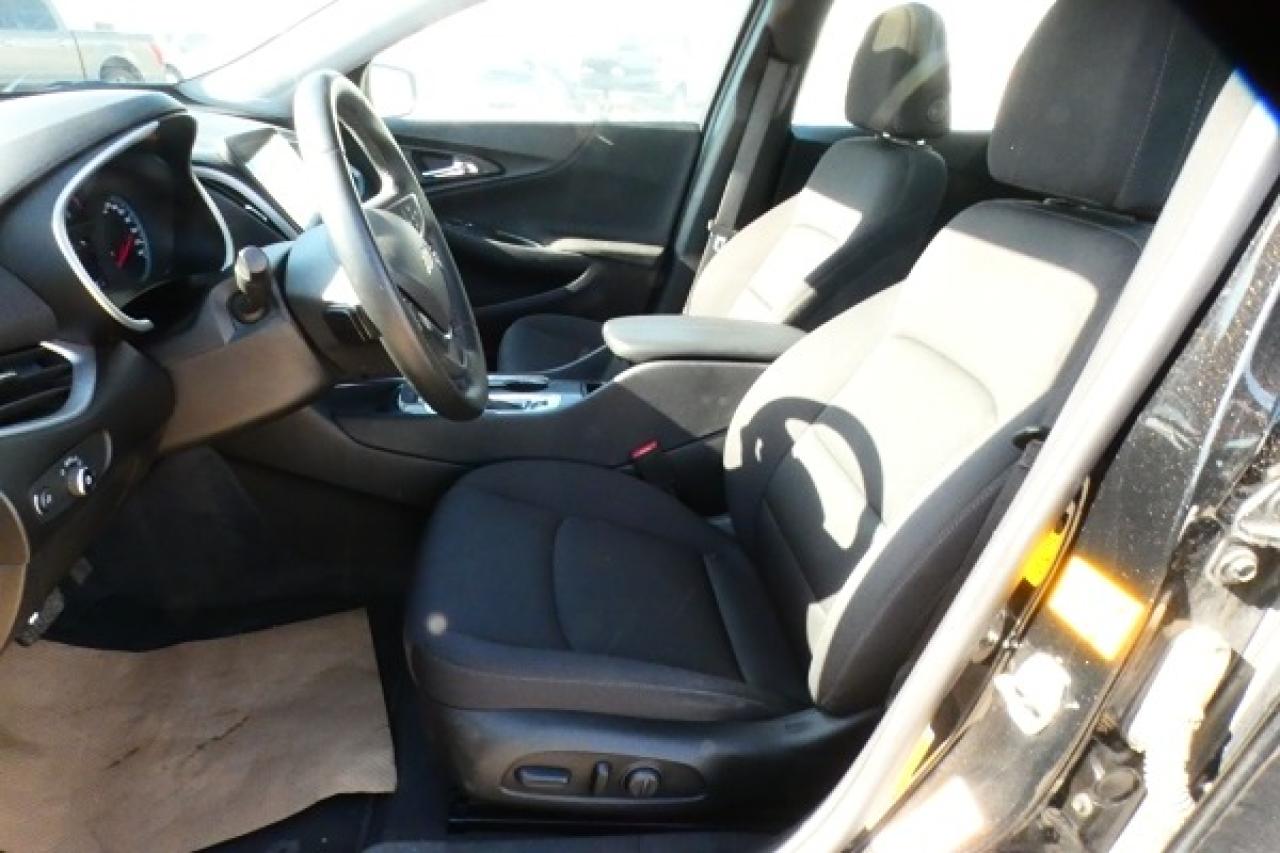 2023 Chevrolet Malibu 1LT w/Htd cloth, pano S/R, BUC - Photo #10