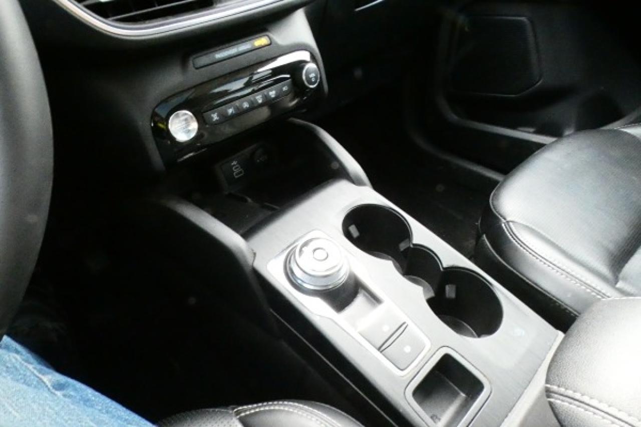 2024 Ford Escape Platinum AWD w/Htd Leather, pano S/R, NAV, BUC - Photo #17