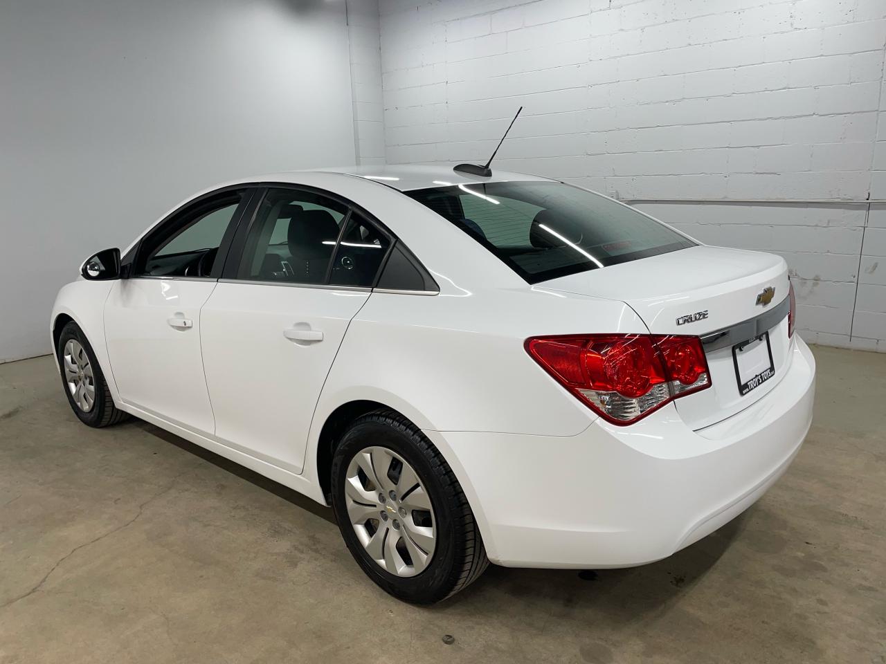 2016 Chevrolet Cruze 4dr Sdn LT w/1LT Photo4