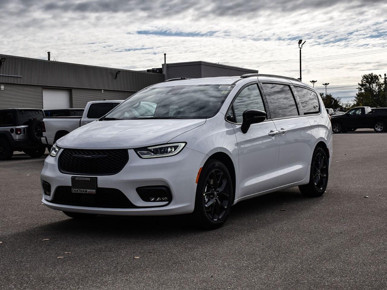 2026 Chrysler Pacifica Select FWD Photo0