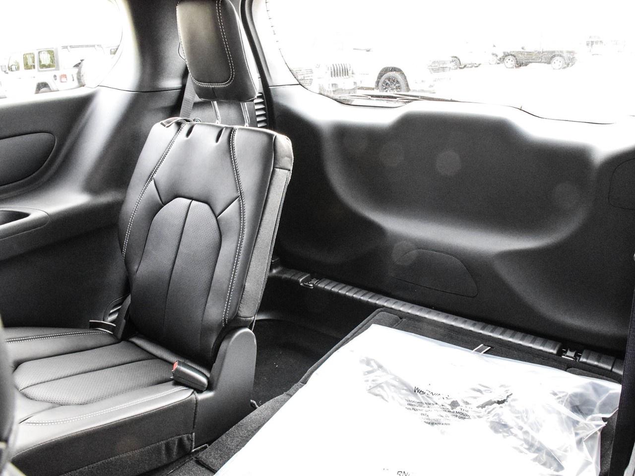 2026 Chrysler Pacifica Select FWD Photo