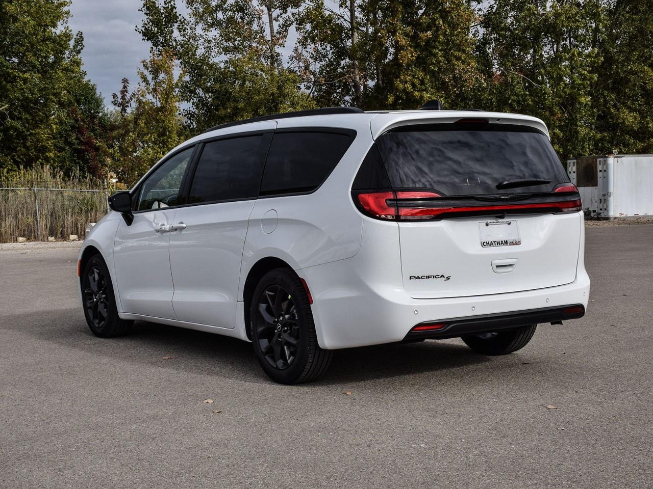 2026 Chrysler Pacifica Select FWD Photo