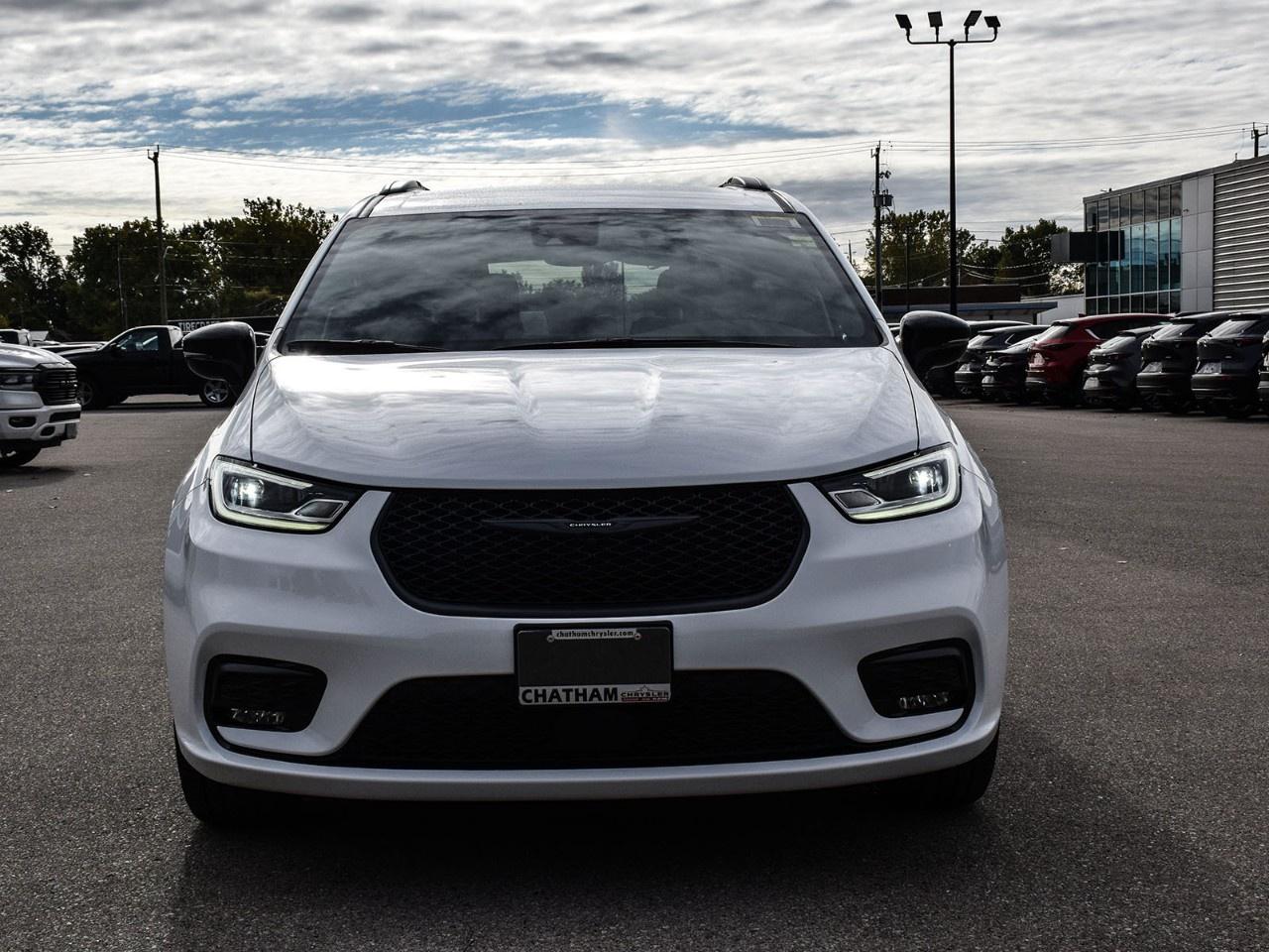 2026 Chrysler Pacifica Select FWD Photo