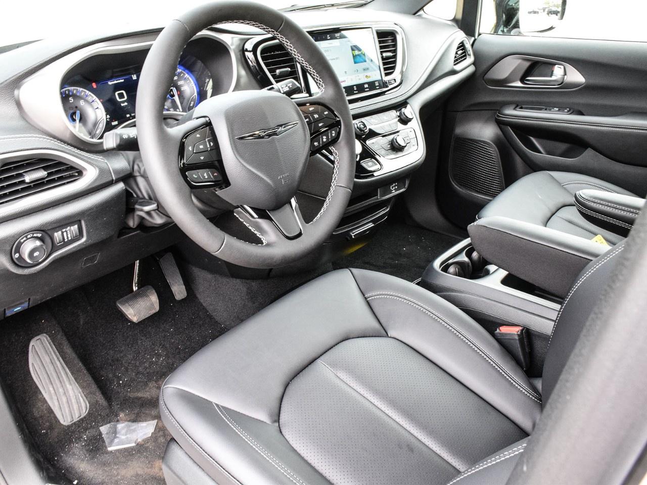 2026 Chrysler Pacifica Select FWD Photo