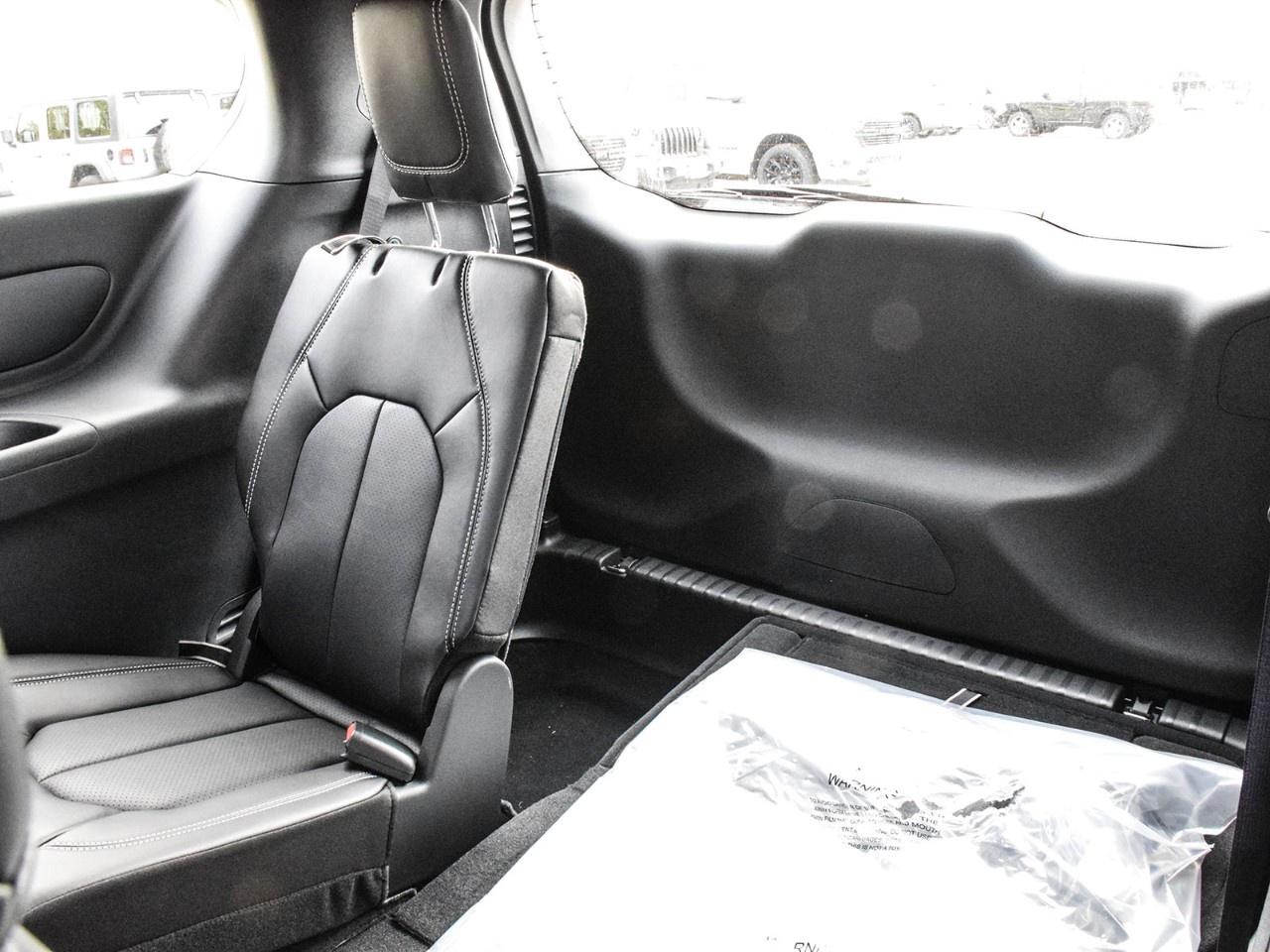 2026 Chrysler Pacifica Select FWD Photo