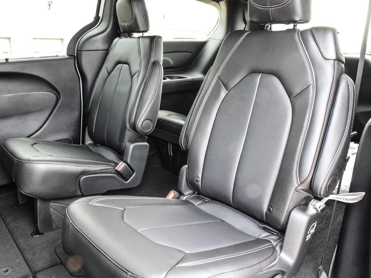 2026 Chrysler Pacifica Select FWD Photo