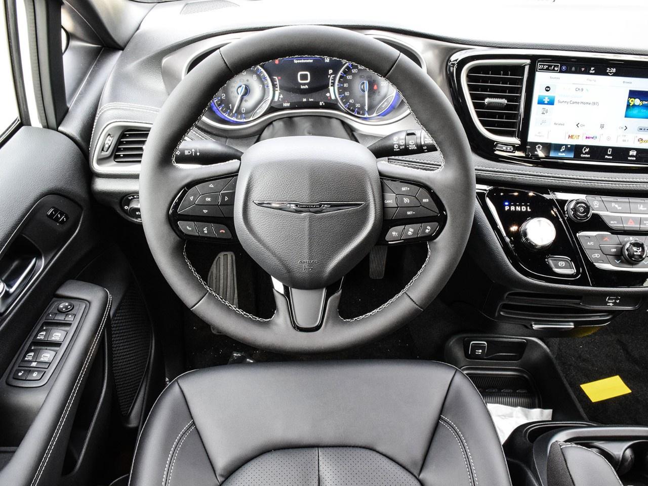 2026 Chrysler Pacifica Select FWD Photo