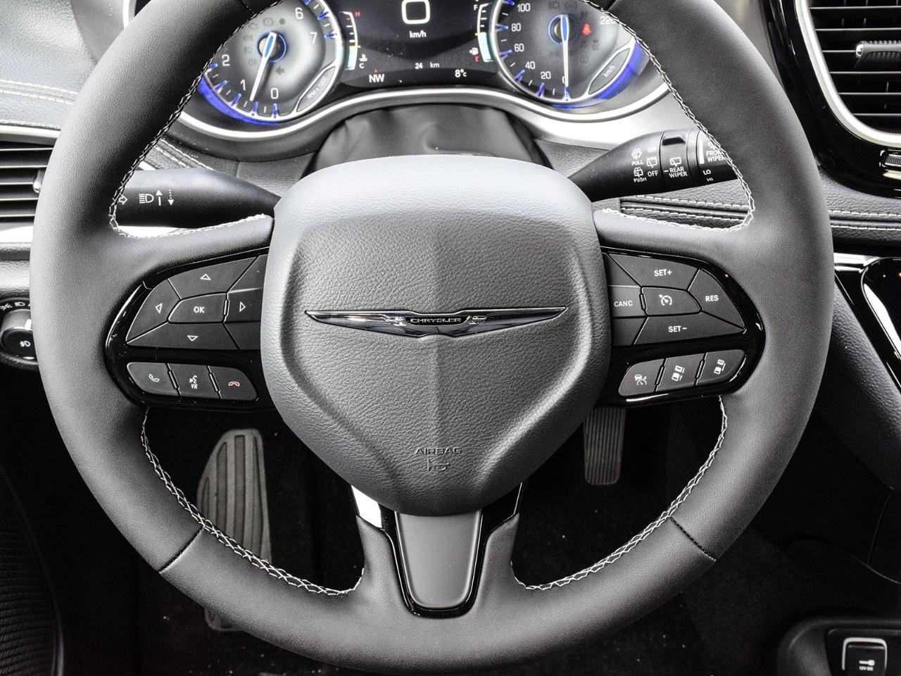 2026 Chrysler Pacifica Select FWD Photo