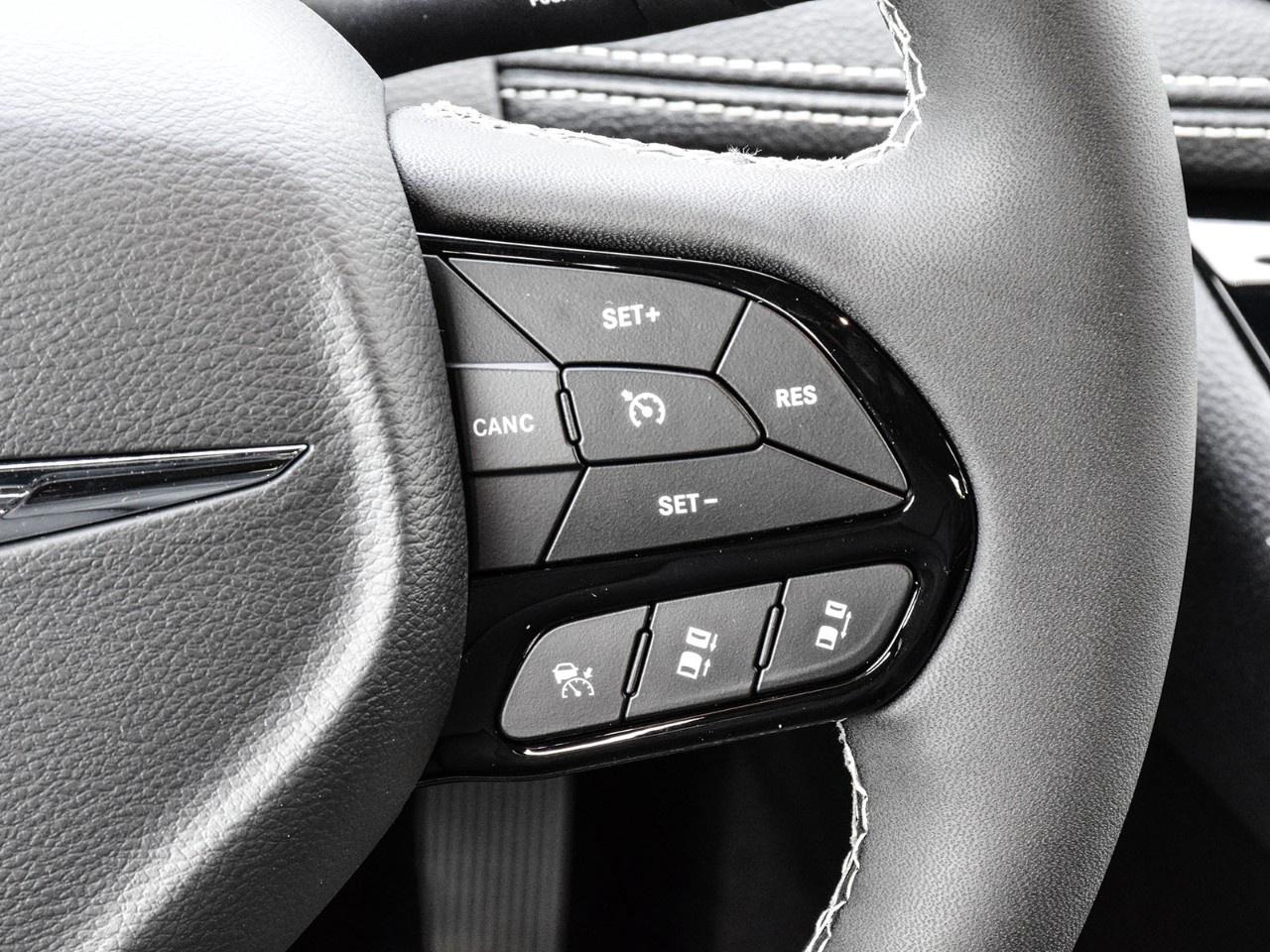 2026 Chrysler Pacifica Select FWD Photo