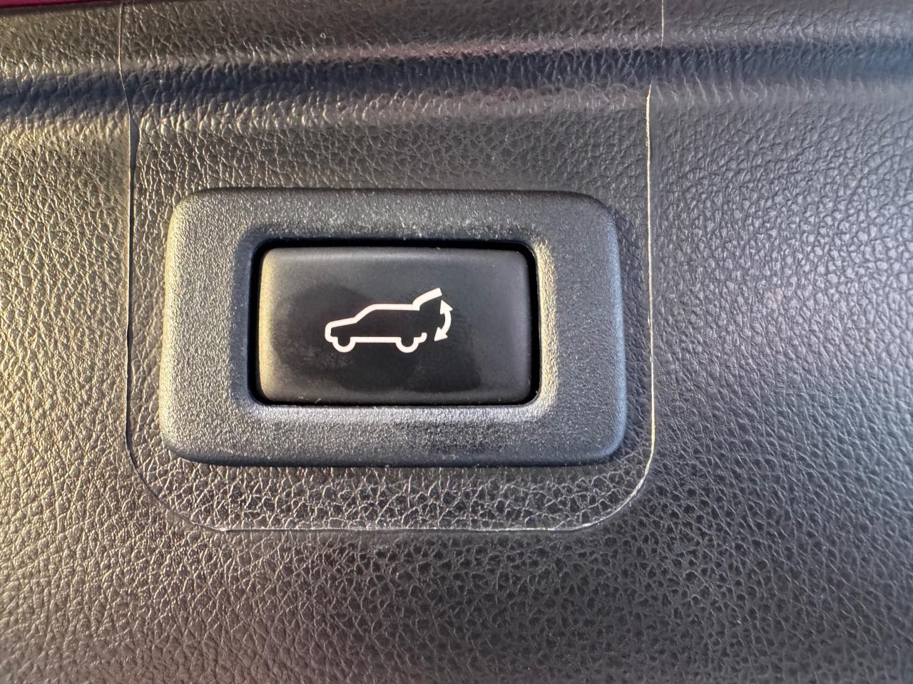 2018 Subaru Outback 2.5i Touring Sunroof | BSM | Backup Camera | Heated Seats Photo