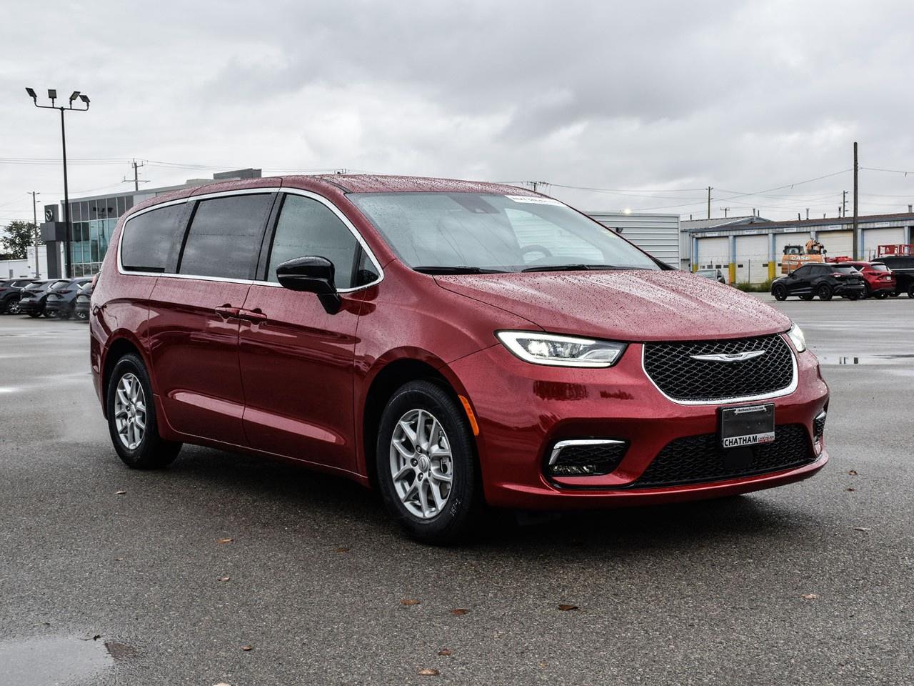 2026 Chrysler Pacifica Select FWD Photo4