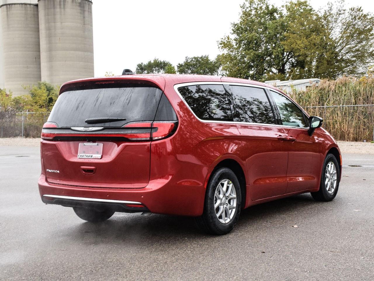 2026 Chrysler Pacifica Select FWD Photo