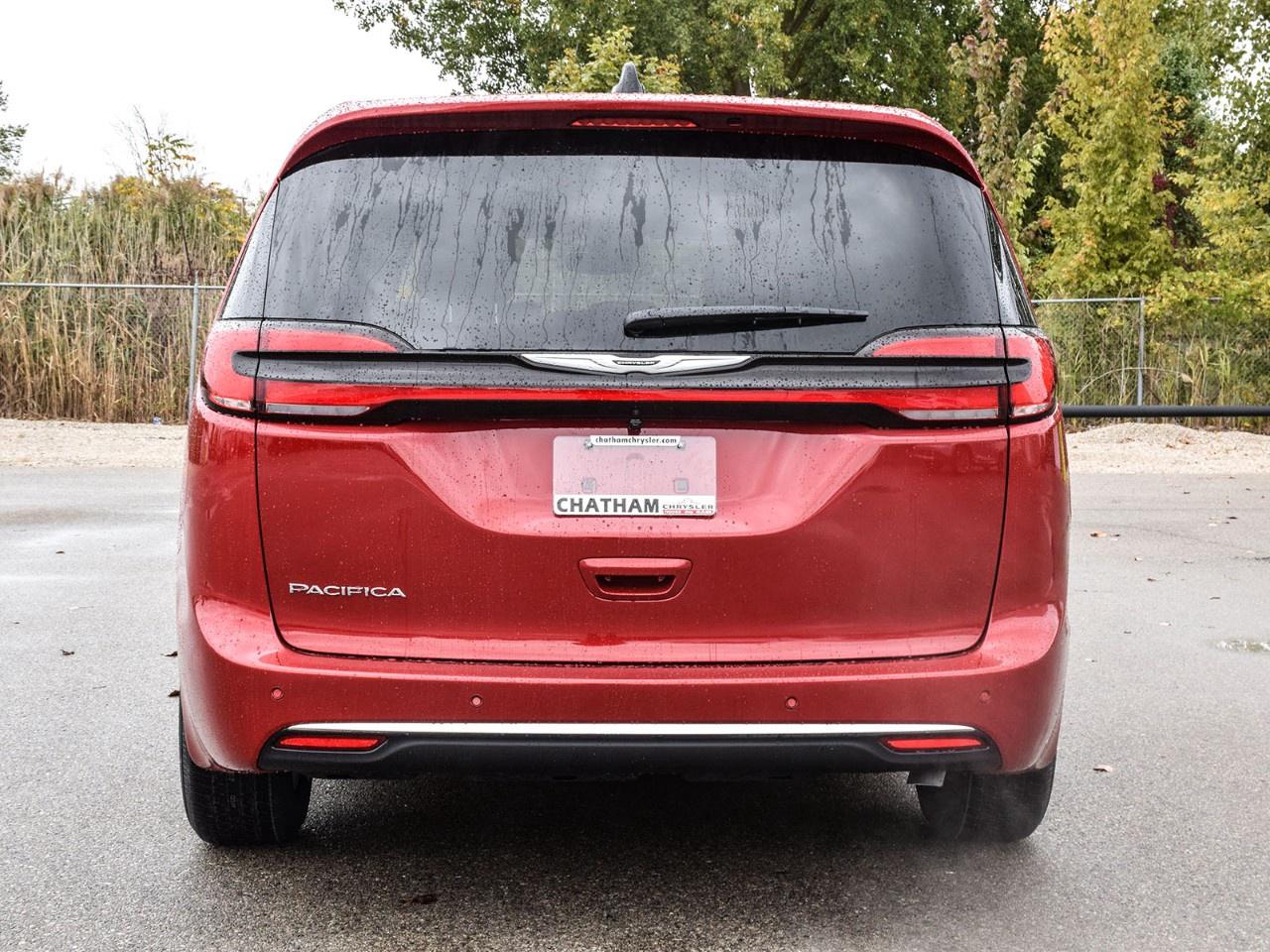 2026 Chrysler Pacifica Select FWD Photo2