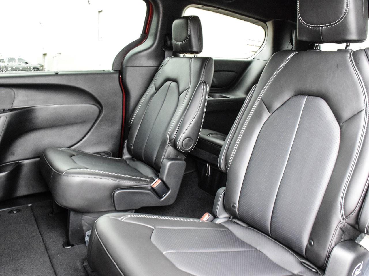 2026 Chrysler Pacifica Select FWD Photo