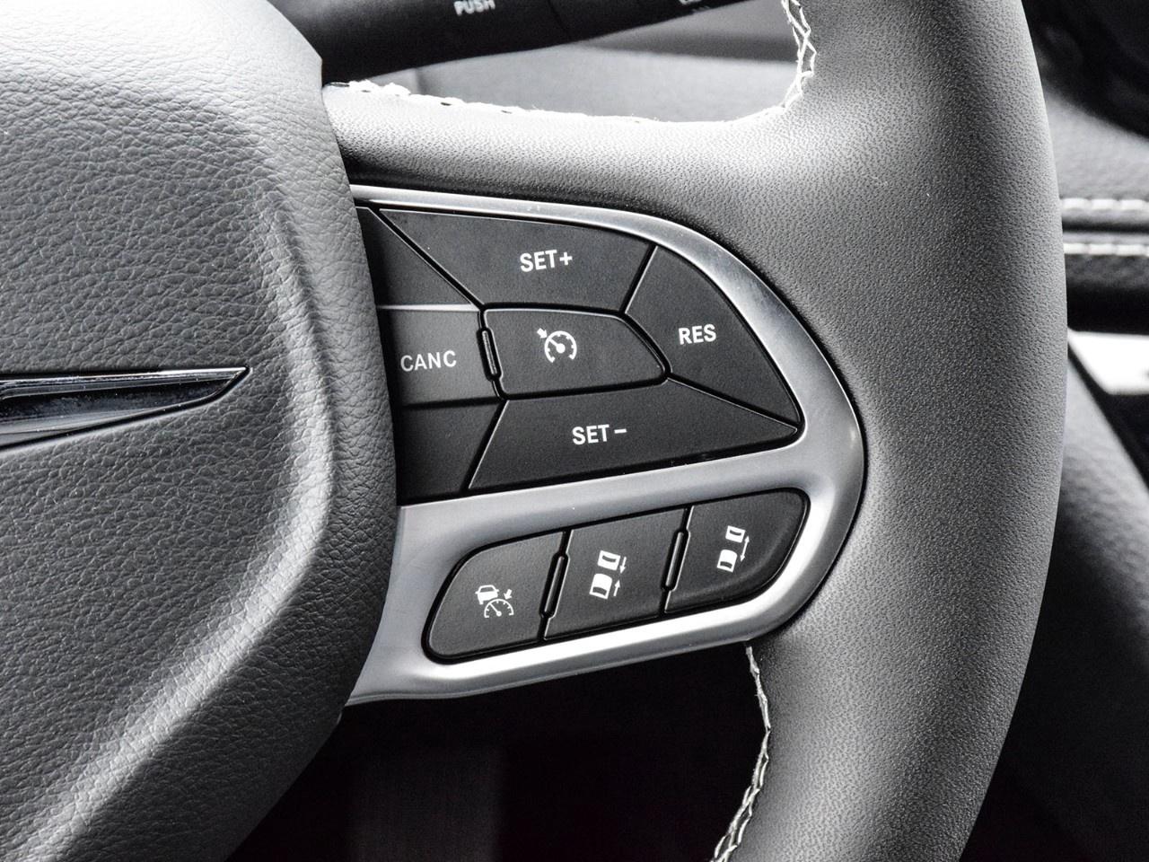 2026 Chrysler Pacifica Select FWD Photo