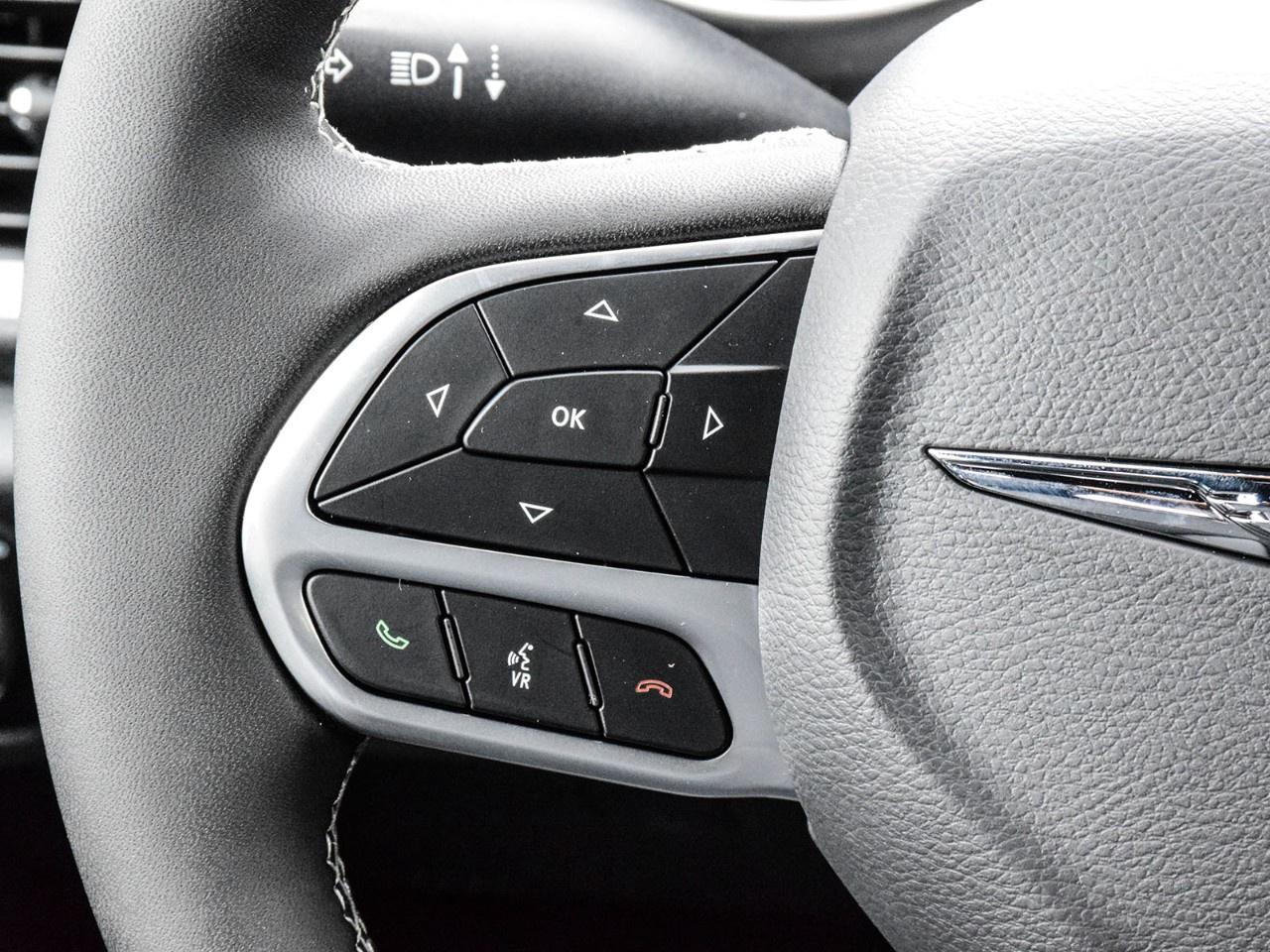 2026 Chrysler Pacifica Select FWD Photo