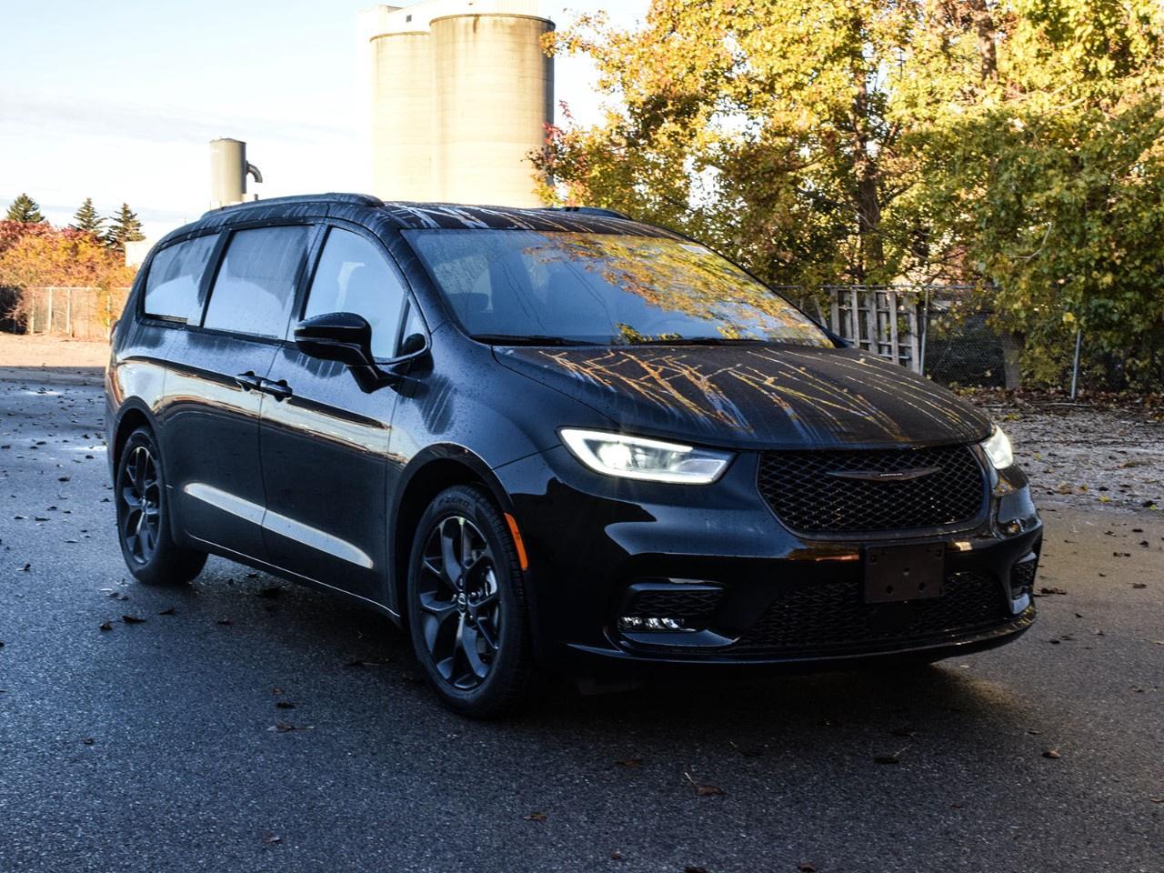 2026 Chrysler Pacifica Select FWD Photo4