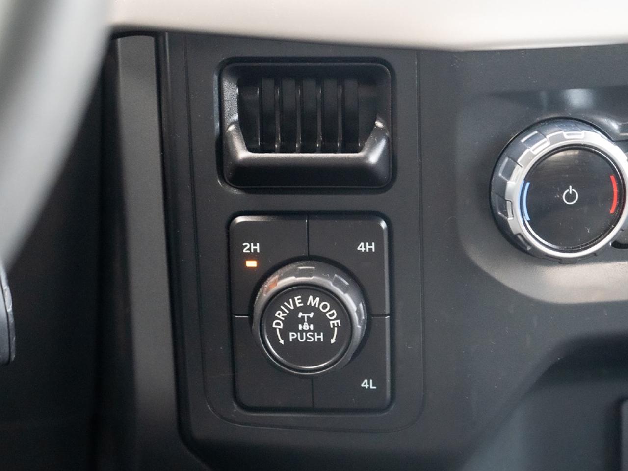 2022 Ford F-150 XLT 4WD SuperCrew 5.5' Box 3.5 POWERBOOST Photo34
