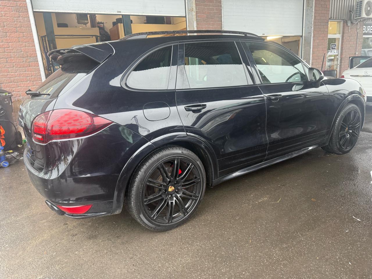 2013 Porsche Cayenne GTS - Photo #9