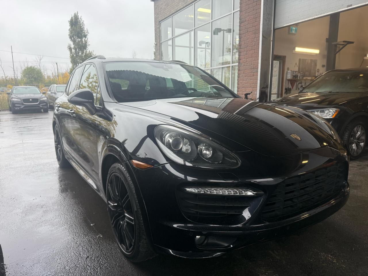 2013 Porsche Cayenne GTS - Photo #3
