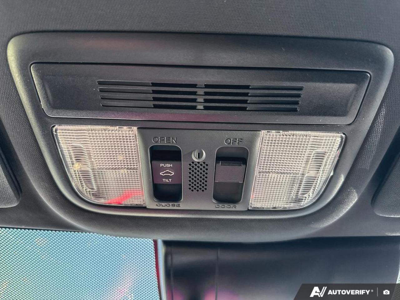 2020 Honda Civic SPORT TOURING / NO ACCIDENTS/ NAV / ROOF / LEATHER - Photo #19
