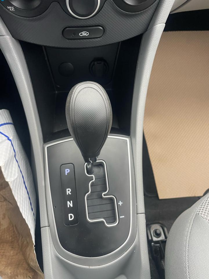 2012 Hyundai Accent GL - Photo #14